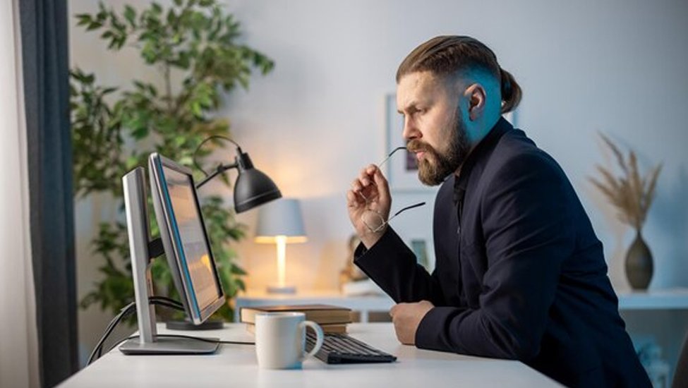 Algorithm Update Sparks Ranking Fluctuations and Strategic Responses.